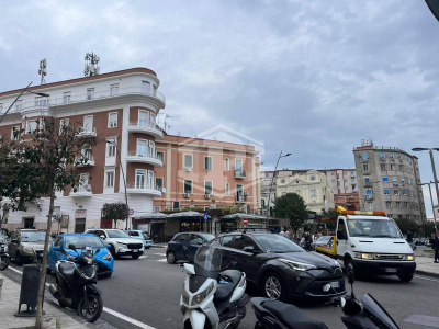 Ampio locale in Piazza Muzii 11, Napoli (NA)