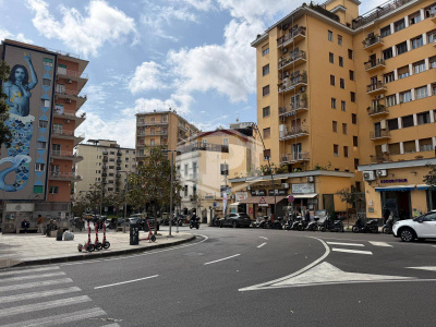 Ampio locale in Piazza Muzii 11, Napoli (NA)