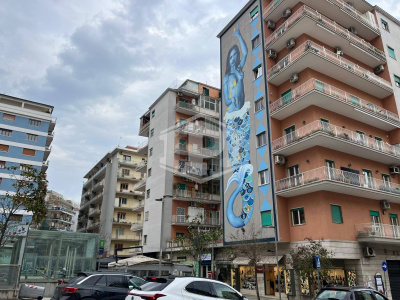 Ampio locale in Piazza Muzii 11, Napoli (NA)