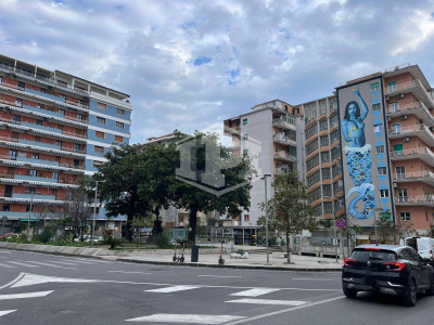 Ampio locale in Piazza Muzii 11, Napoli (NA)