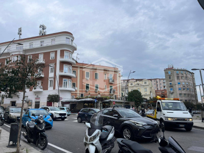 Ampio locale in Piazza Muzii 11, Napoli (NA)