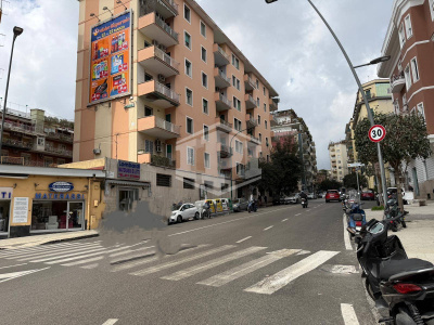 Ampio locale in Piazza Muzii 11, Napoli (NA)