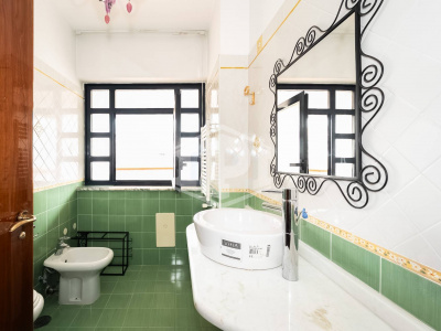 5 vani in Via Nicola Nicolini 68, Napoli (NA)