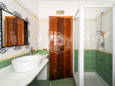 5 vani in Via Nicola Nicolini 68, Napoli (NA)