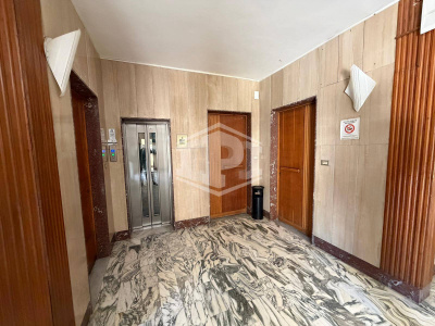 Ampio immobile adatto a vari usi in Parco San Poalo, Napoli (NA)