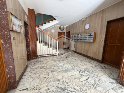 Ampio immobile adatto a vari usi in Parco San Poalo, Napoli (NA)