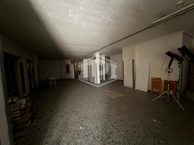 Ampio immobile adatto a vari usi in Parco San Poalo, Napoli (NA)