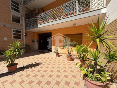 Ampio immobile adatto a vari usi in Parco San Poalo, Napoli (NA)