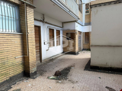 Ampio immobile adatto a vari usi in Parco San Poalo, Napoli (NA)