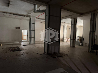 Ampio immobile adatto a vari usi in Parco San Poalo, Napoli (NA)