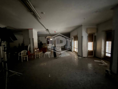 Ampio immobile adatto a vari usi in Parco San Poalo, Napoli (NA)