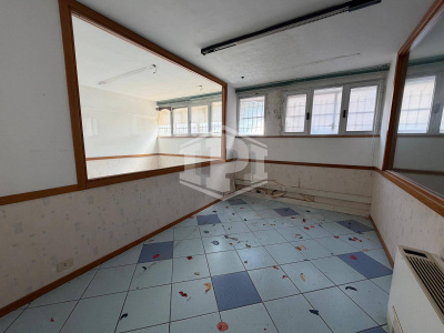 Ampio immobile adatto a vari usi in Parco San Poalo, Napoli (NA)