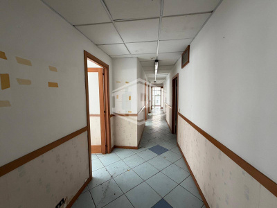 Ampio immobile adatto a vari usi in Parco San Poalo, Napoli (NA)