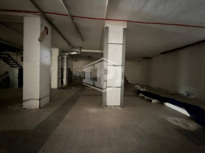 Ampio immobile adatto a vari usi in Parco San Poalo, Napoli (NA)