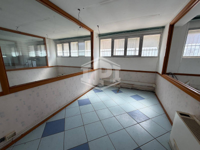 Ampio immobile adatto a vari usi in Parco San Poalo, Napoli (NA)