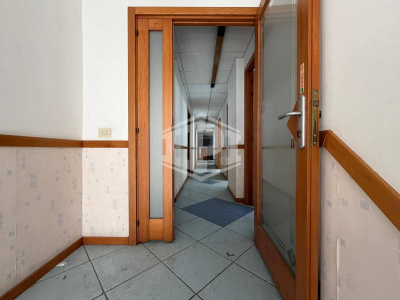 Ampio immobile adatto a vari usi in Parco San Poalo, Napoli (NA)