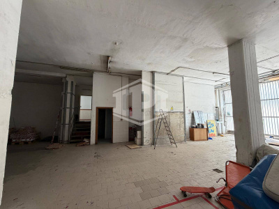 Ampio immobile adatto a vari usi in Parco San Poalo, Napoli (NA)