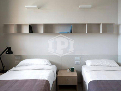 Ampio immobile adatto a vari usi in Parco San Poalo, Napoli (NA)