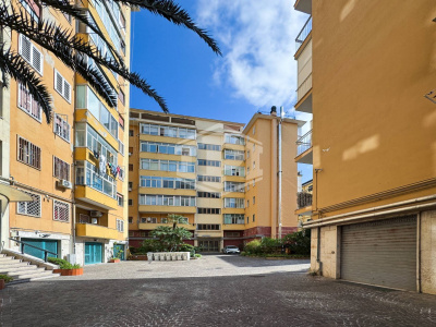 5 vani in Viale Augusto 9, Napoli (NA)