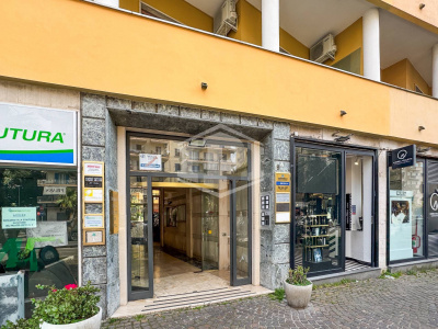 5 vani in Viale Augusto 9, Napoli (NA)