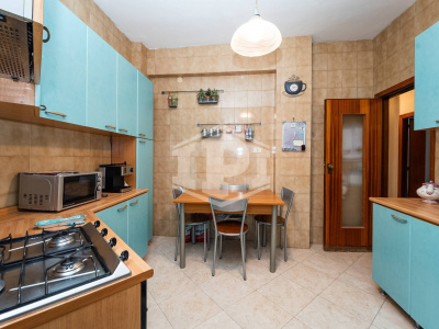 Trilocale in Via Domenico Fontana 150, Napoli (NA)