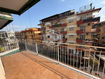 Trilocale in Via Dell'Epomeo, Napoli (NA)