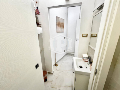 Attività commerciale in Via Vittoria Colonna, Napoli (NA)