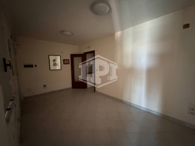 Ampio Locale Deposito in Via Pisciarelli, Pozzuoli (NA)