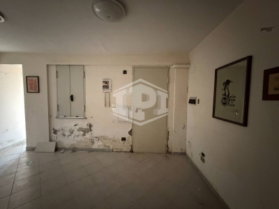 Ampio Locale Deposito in Via Pisciarelli, Pozzuoli (NA)