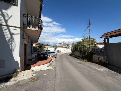 Ampio Locale Deposito in Via Pisciarelli, Pozzuoli (NA)