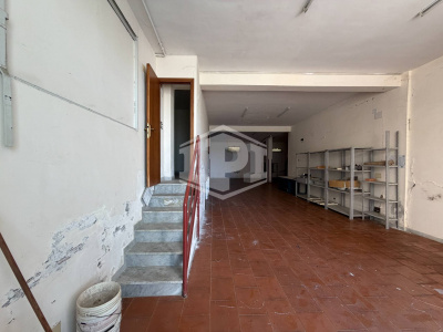 Ampio Locale Deposito in Via Pisciarelli, Pozzuoli (NA)