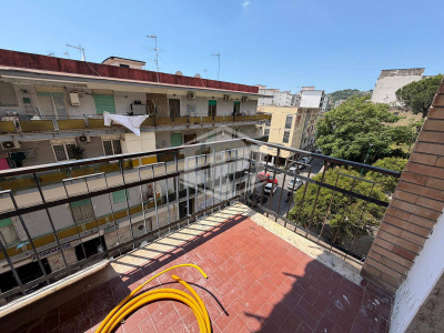 Trilocale in Via Filippo Bottazzi 38, Napoli (NA)