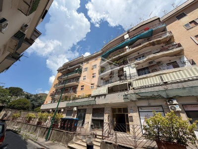 Trilocale in Via Filippo Bottazzi 38, Napoli (NA)