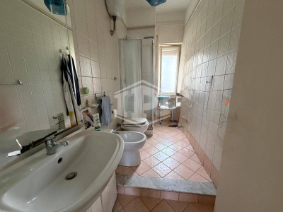 5 vani in Via Filippo Bottazzi 38, Napoli (NA)