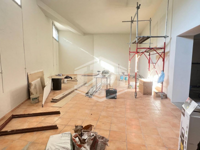 Capannone in Via Santa Maria del Pianto 88, Napoli (NA)