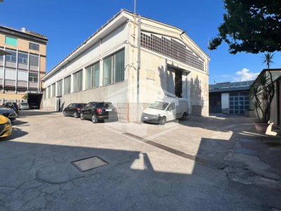 Capannone in Via Santa Maria del Pianto 88, Napoli (NA)