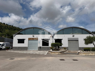 Edificio Commerciale con area parcheggio in Via Campana 185, Pozzuoli (NA)