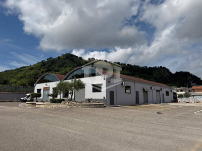 Edificio Commerciale con area parcheggio in Via Campana 185, Pozzuoli (NA)