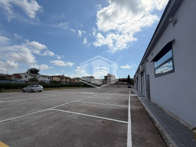 Edificio Commerciale con area parcheggio in Via Campana 185, Pozzuoli (NA)