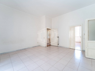 5 vani in Via G. Bausan 32, Napoli (NA)