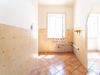 5 vani in Via G. Bausan 32, Napoli (NA)