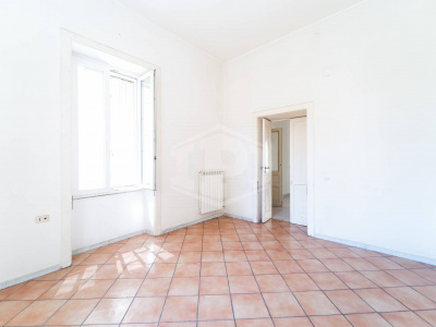5 vani in Via G. Bausan 32, Napoli (NA)