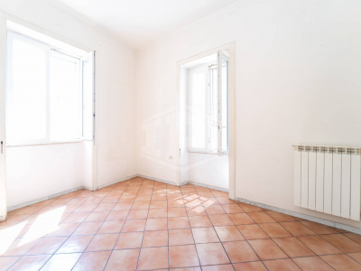 5 vani in Via G. Bausan 32, Napoli (NA)
