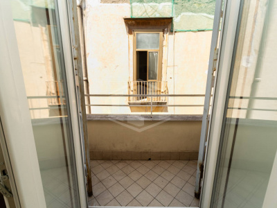 5 vani in Via G. Bausan 32, Napoli (NA)