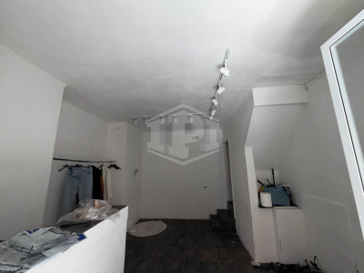 Locale commerciale, Via Padre Luigi Tosti 28