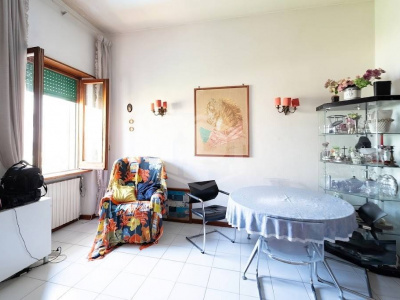 7 vani in Via A. Falcone 332, Napoli (NA)