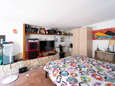 7 vani in Via A. Falcone 332, Napoli (NA)