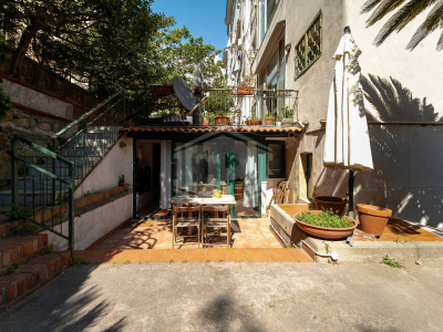 7 vani in Via A. Falcone 332, Napoli (NA)