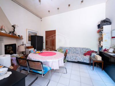 7 vani in Via A. Falcone 332, Napoli (NA)