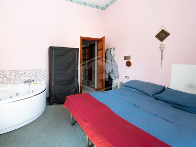 7 vani in Via A. Falcone 332, Napoli (NA)
